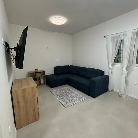 Lux 3* Split