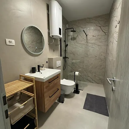 Lux 3* Split